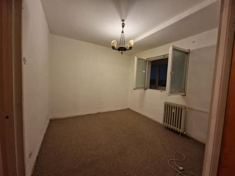 Apartament cu 4 camere decomandat în Obor