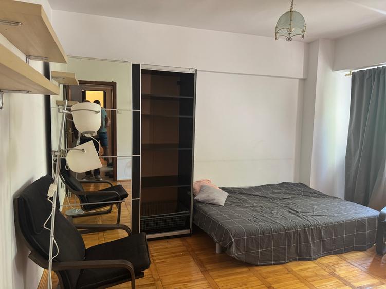 Garsonieră semidecomandată în Casa de Cultură