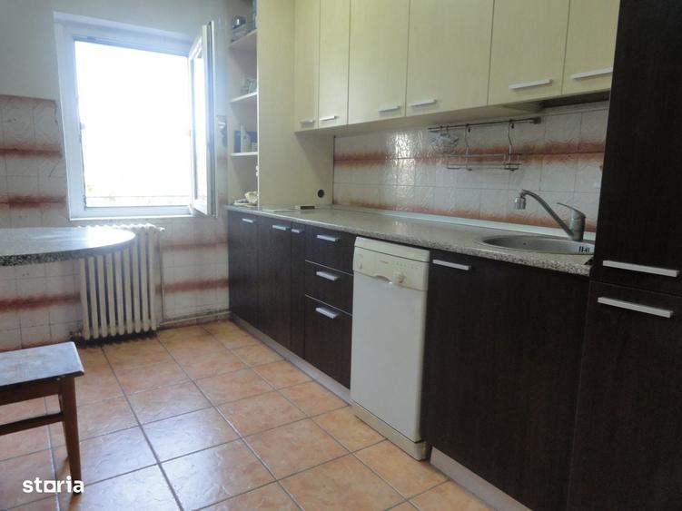 Apartament cu 4 camere decomandat în Micălaca