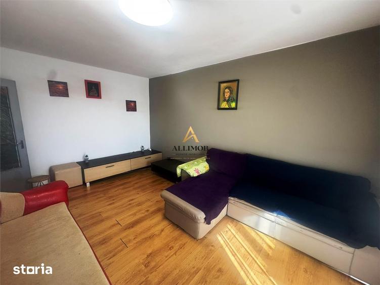 Apartament cu 3 camere, mobilat în Republicii
