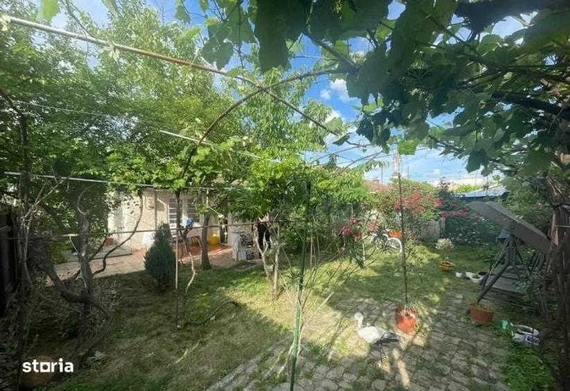 Casă cu 3 camere în Sintești