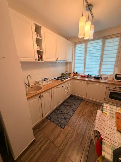 Apartament cu 3 camere semidecomandat în Drumul Taberei