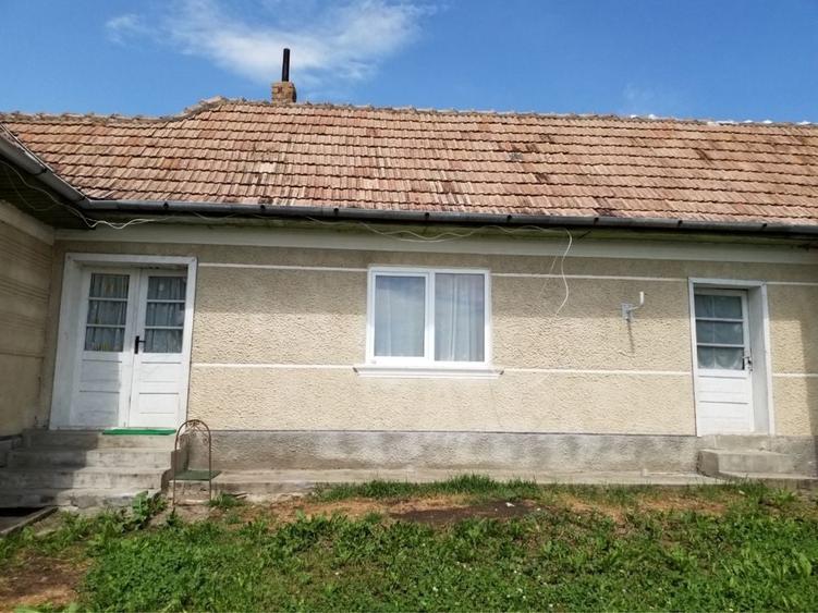 Casă cu 4 camere în Ceanu Mic