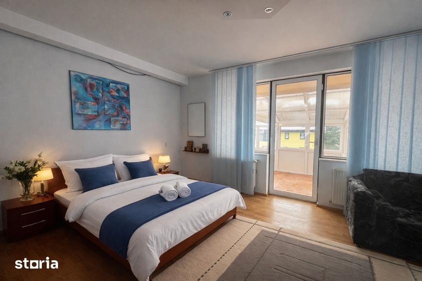 Casă cu 8 camere cu Teren 950 Mp în Piața