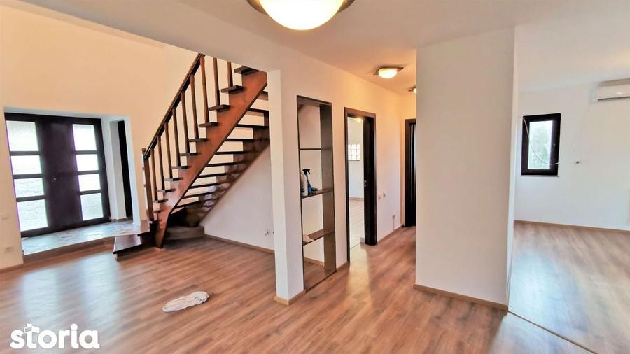 Casă cu 5 camere cu Teren 500 Mp în Corbeanca