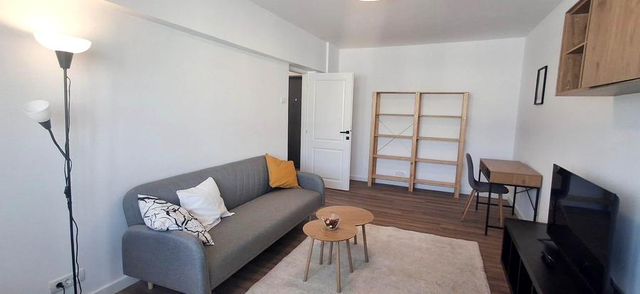Apartament cu 2 camere decomandat în Titulescu