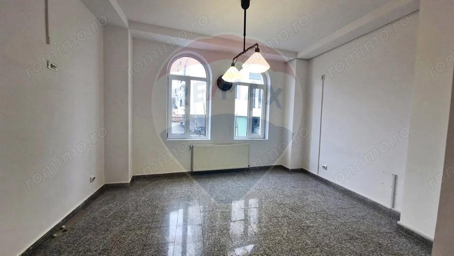 Casă cu 2 camere cu Teren 212 Mp în Dacia