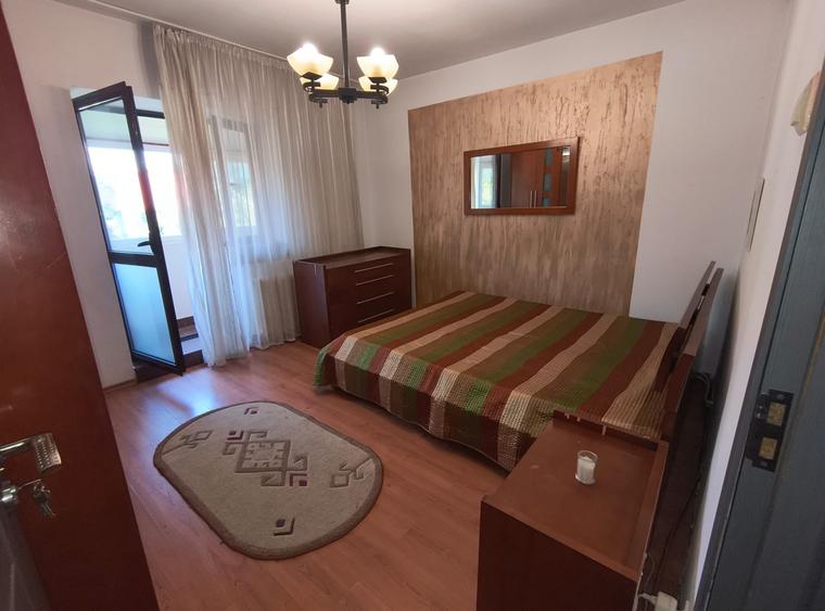 Apartament cu 4 camere decomandat în Central