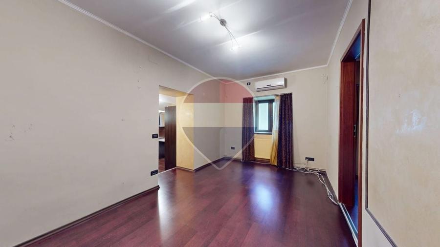 Apartament cu 2 camere semidecomandat, mobilat în Centrul Istoric