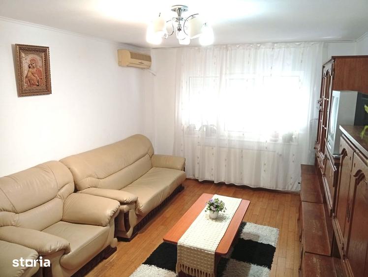 Apartament cu 3 camere decomandat în Alfa