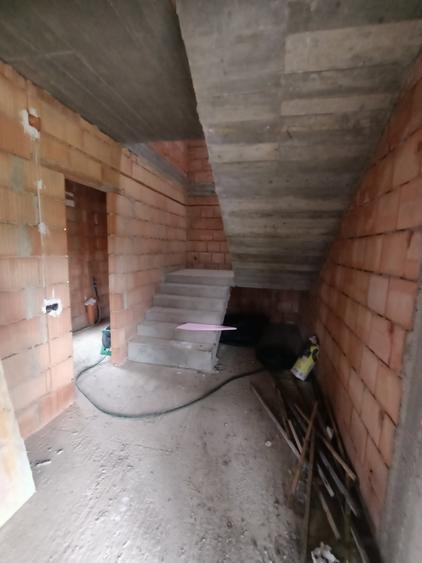 Duplex cu 4 camere cu Canalizare în Florești