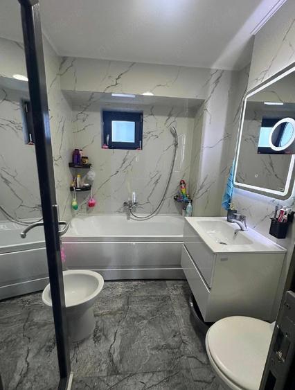 Apartament cu 4 camere decomandat în Central