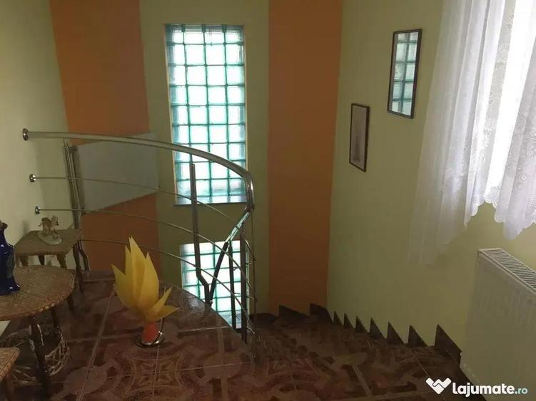 Casă cu 6 camere cu Teren 2000 Mp în Bucium