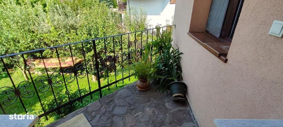 Casă cu 2 camere decomandat în Central