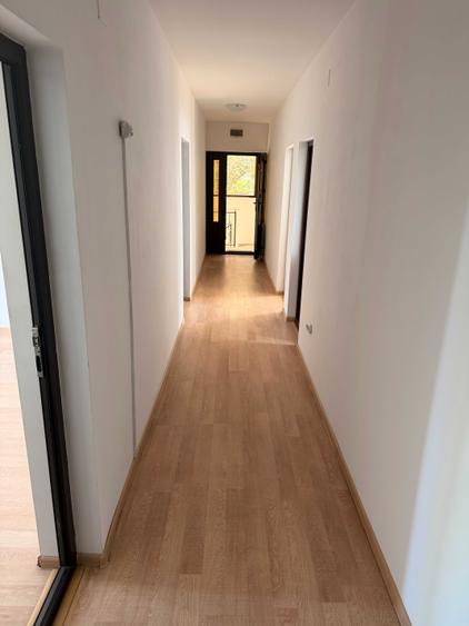 Casă cu 4 camere în Băneasa