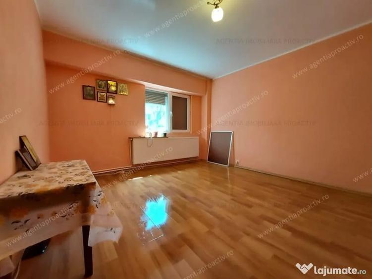 Garsonieră decomandată în Central