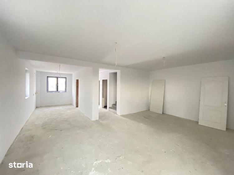 Casă cu 4 camere cu Teren 335 Mp în Ronaț