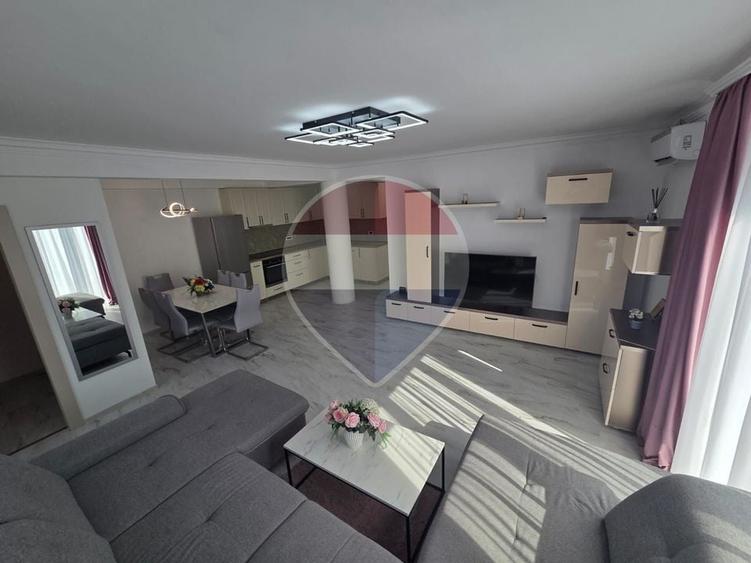 Apartament cu 3 camere decomandat, mobilat în Spitalul Județean