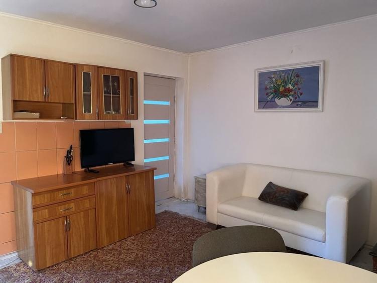 Casă cu 4 camere în Băilești