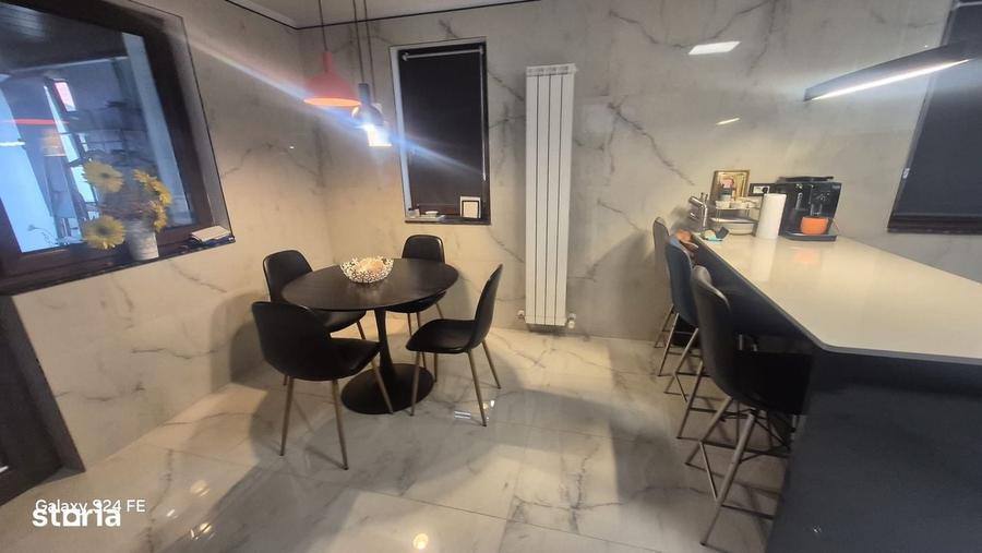 Casă cu 4 camere în Bistrița