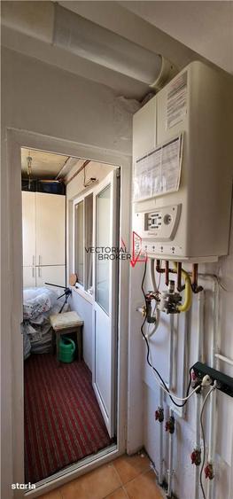 Apartament cu 3 camere decomandat, mobilat în Tei