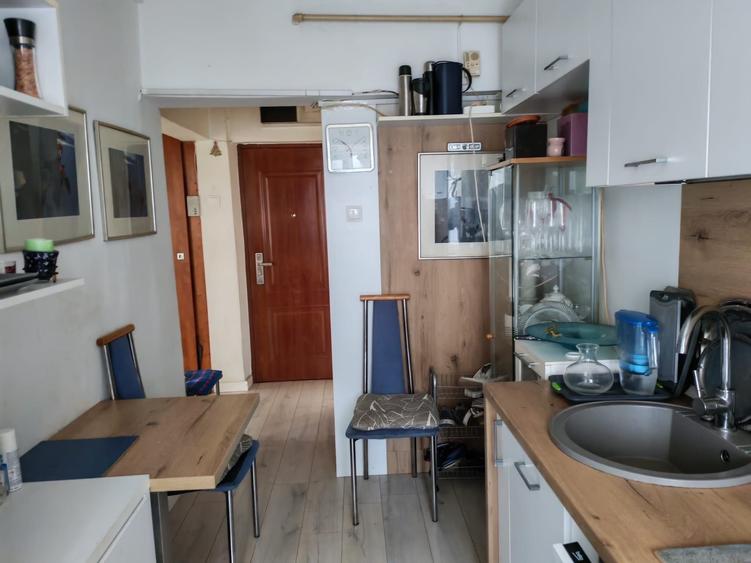 Apartament cu 3 camere semidecomandat în Exterior Vest