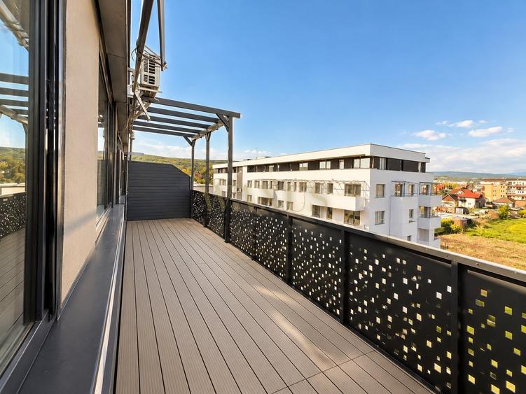 Apartament cu 3 camere semidecomandat, mobilat în Sânnicoară