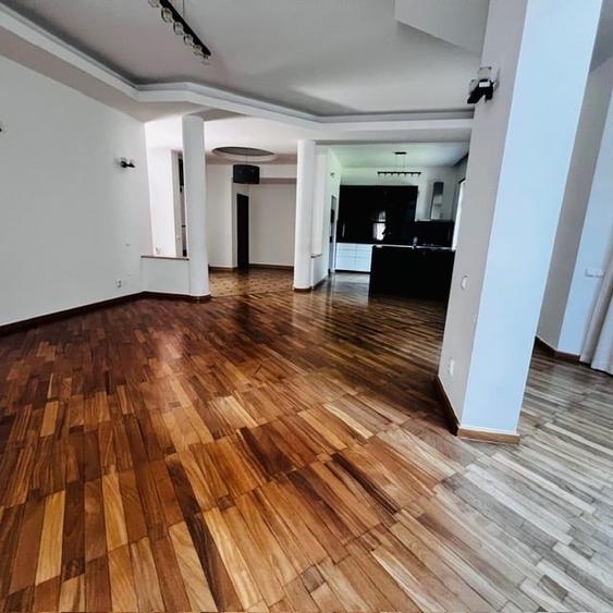 Casă individuală cu 6 camere cu Canalizare în Iancu Nicolae