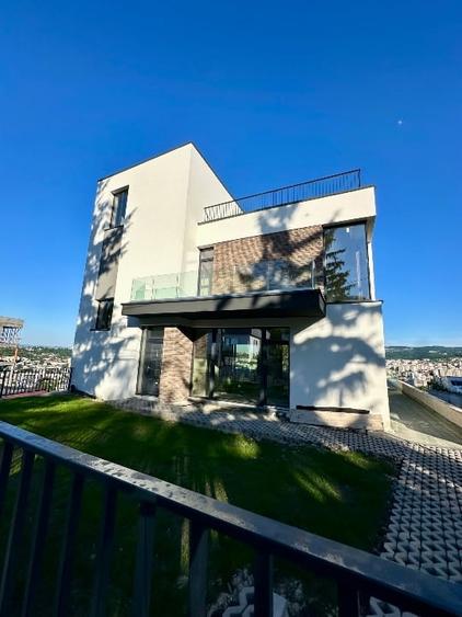 Duplex cu 4 camere cu Canalizare în Grigorescu