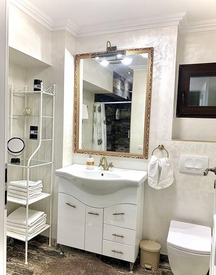 Apartament cu 3 camere, mobilat în Cetate