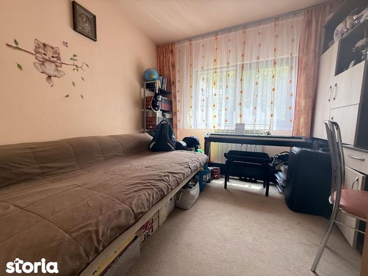 Apartament cu 3 camere semidecomandat, mobilat în Girocului