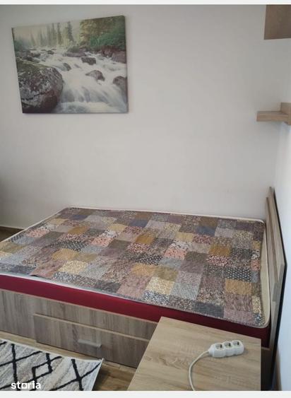 Garsonieră în Titan