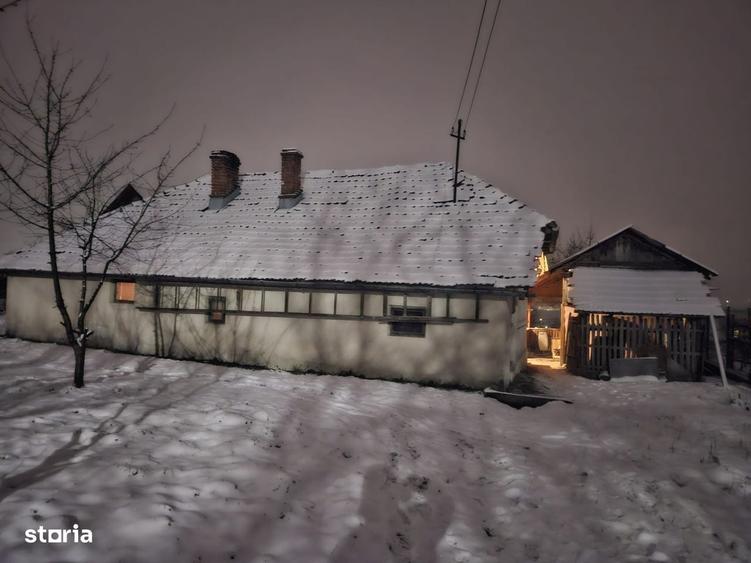 Casă cu 4 camere în Argeșani