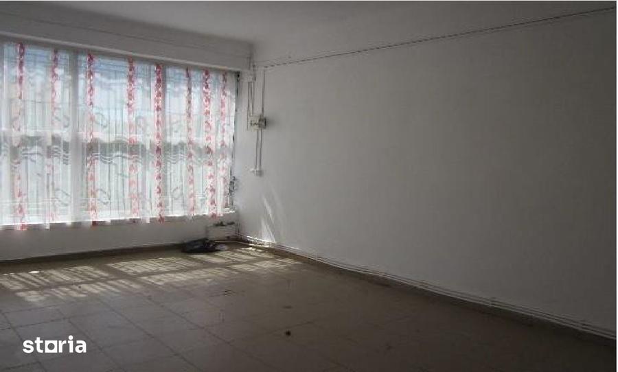 Spațiu comercial, de 66.98 mp, în Luciu