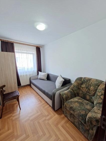 Apartament cu 4 camere decomandat în Astra