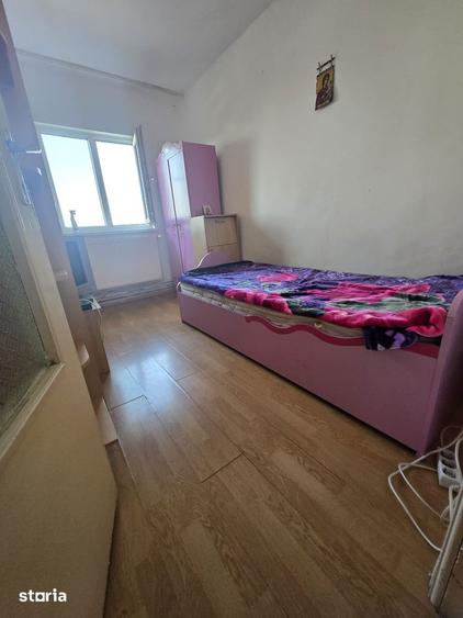 Apartament cu 3 camere decomandat în Lipovei