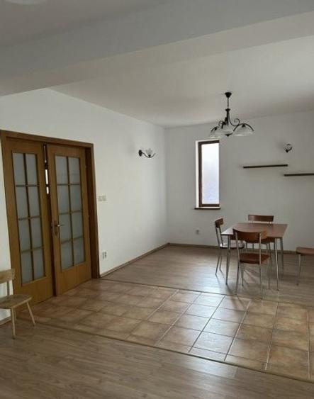Casă individuală cu 5 camere cu Teren 250 Mp în Tei