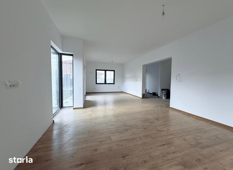 Casă cu 5 camere cu Teren 300 Mp în Moșnița Nouă