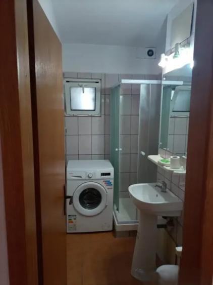 Apartament cu 5 camere decomandat în Unirii