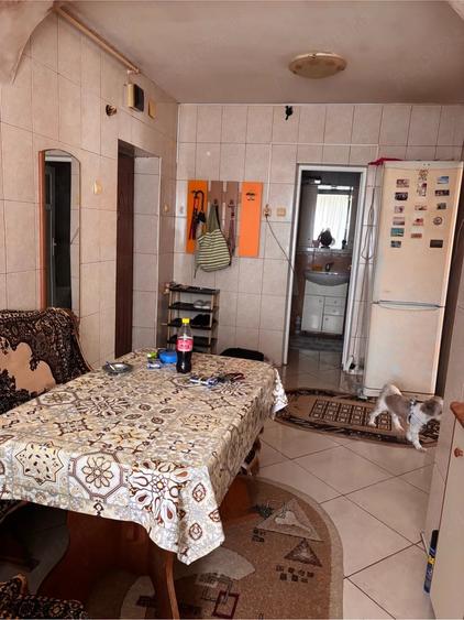 Apartament cu 2 camere decomandat în 1 Decembrie