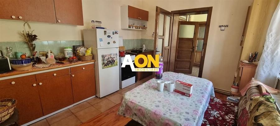 Casă individuală cu 2 camere cu Canalizare în Central