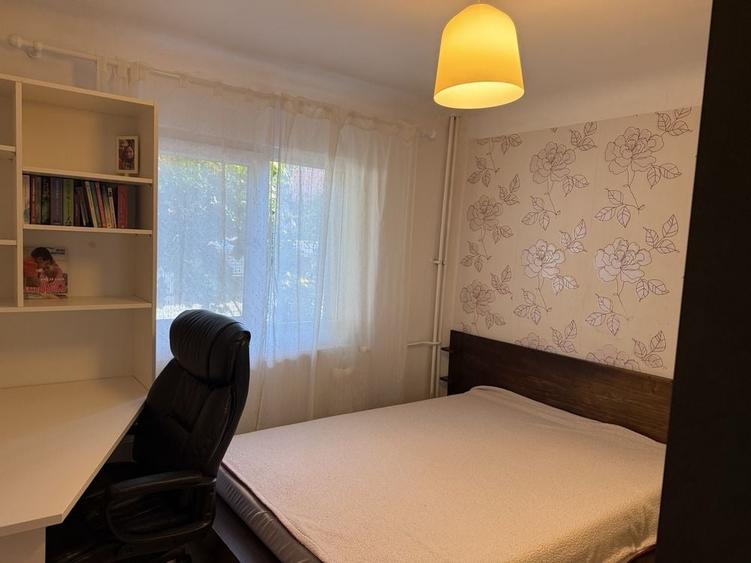 Apartament cu 3 camere decomandat în Rovine
