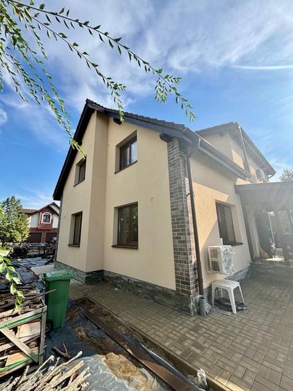 Casă cu 4 camere în Corbeanca