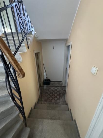 Casă individuală cu 11 camere cu Canalizare în Ultracentral