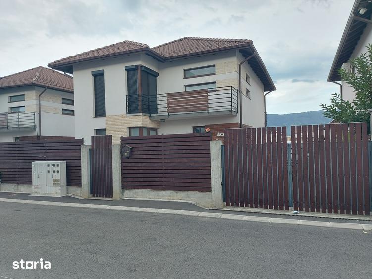 Casă cu 4 camere cu Teren 250 Mp în Central