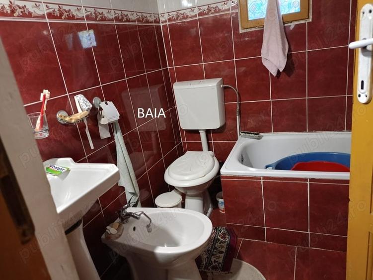Casă cu 6 camere cu Teren 3500 Mp în Poiana Lacului