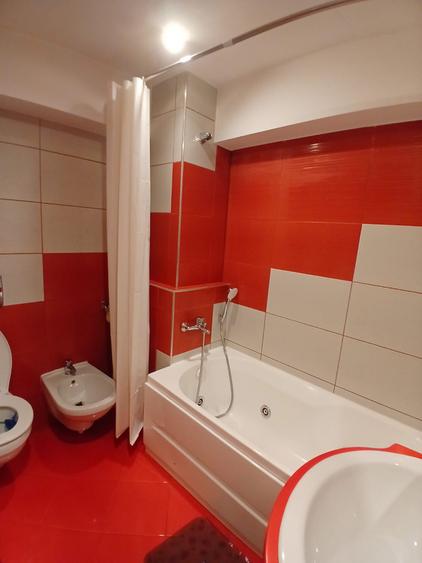 2 camere, Ultracentral - 8