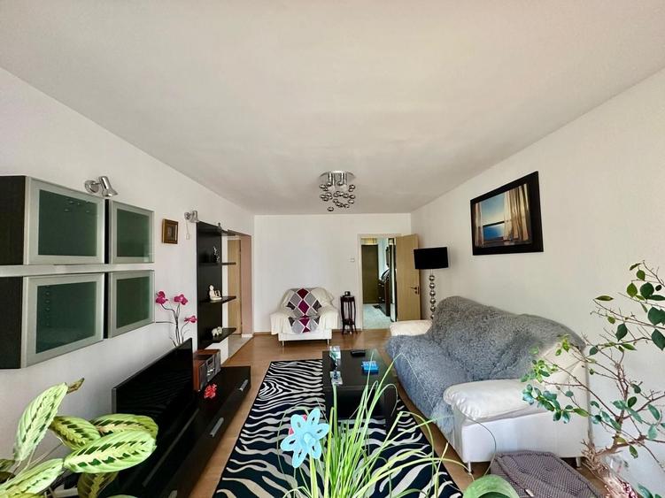 Apartament cu 3 camere semidecomandat, mobilat în Militari