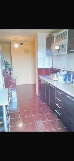 Apartament cu 3 camere semidecomandat în Sebastian