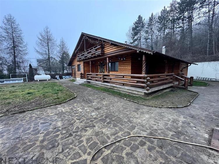 Casă cu 10 camere cu Teren 1600 Mp în Bolotești